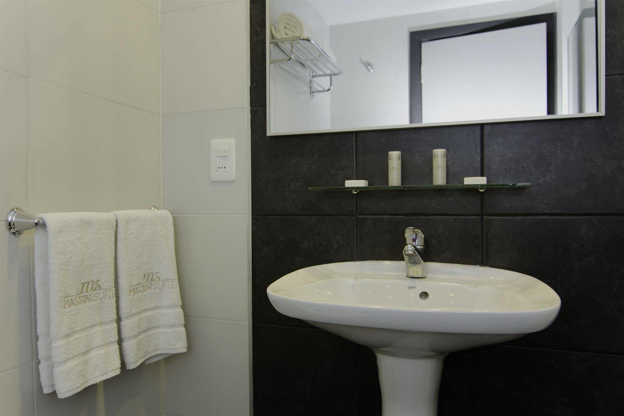 Massini Suites Montevideo Bagian luar foto